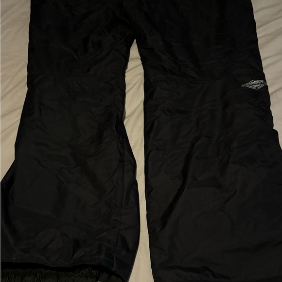 Columbia snow pants. Worn 1x. 28” inseam. Inner elastic ankle cuff. - Picture 3 of 7